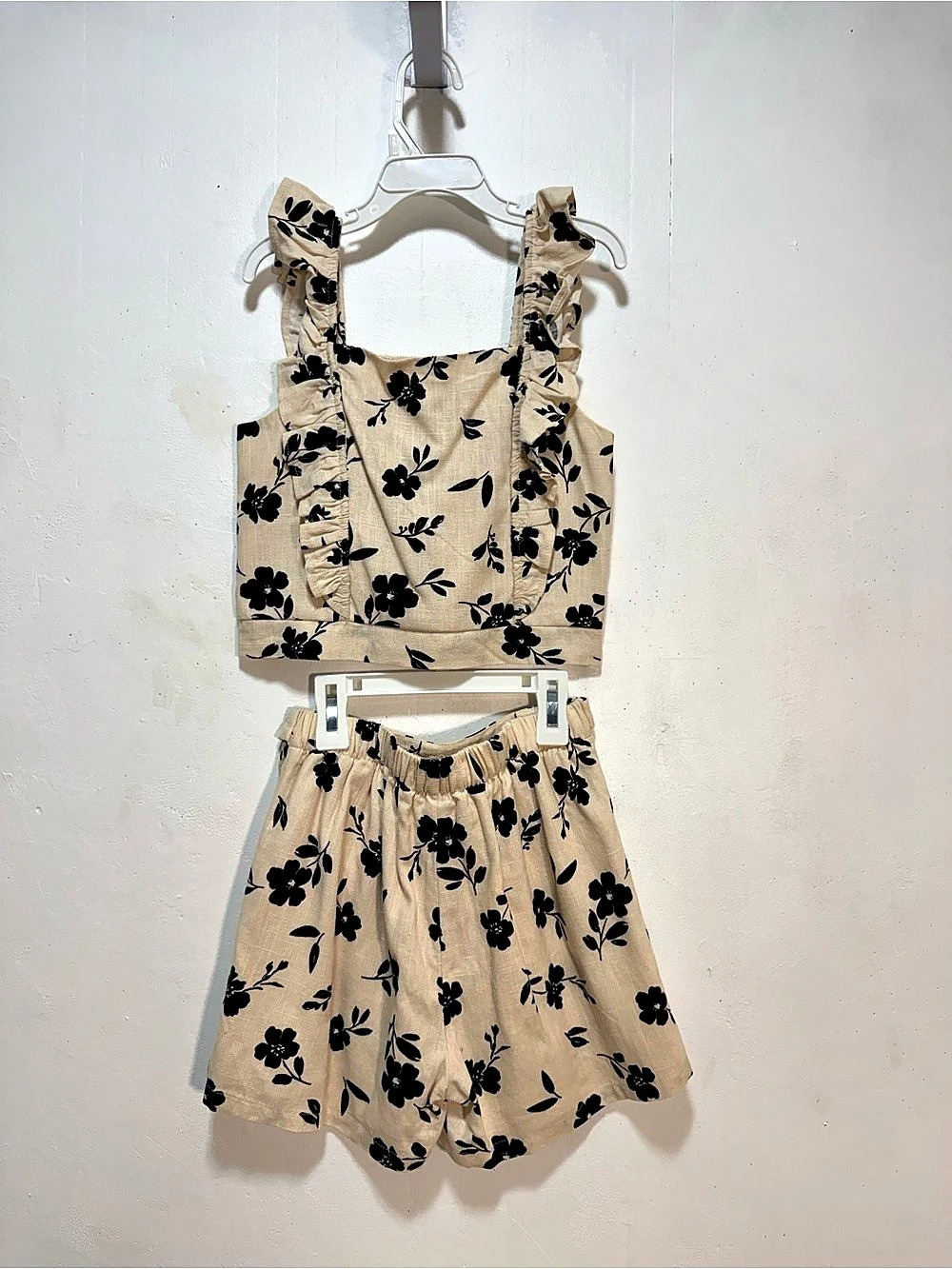 between Floral Ruffle Top & Shorts Set Size 7 Like New